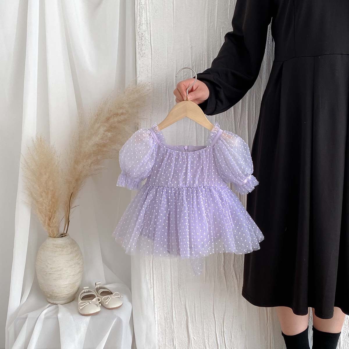 Vestido de encaje lila 💜 | Vestido de Encaje | Ropa de bebé y niña | El Closet de Emma Imagen principal del producto