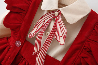 Vestido Rojo Clásico con Blusa Beige – Colección Navidad Mágica