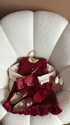 Outfit festivo en color vino