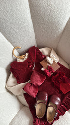 Outfit festivo en color vino