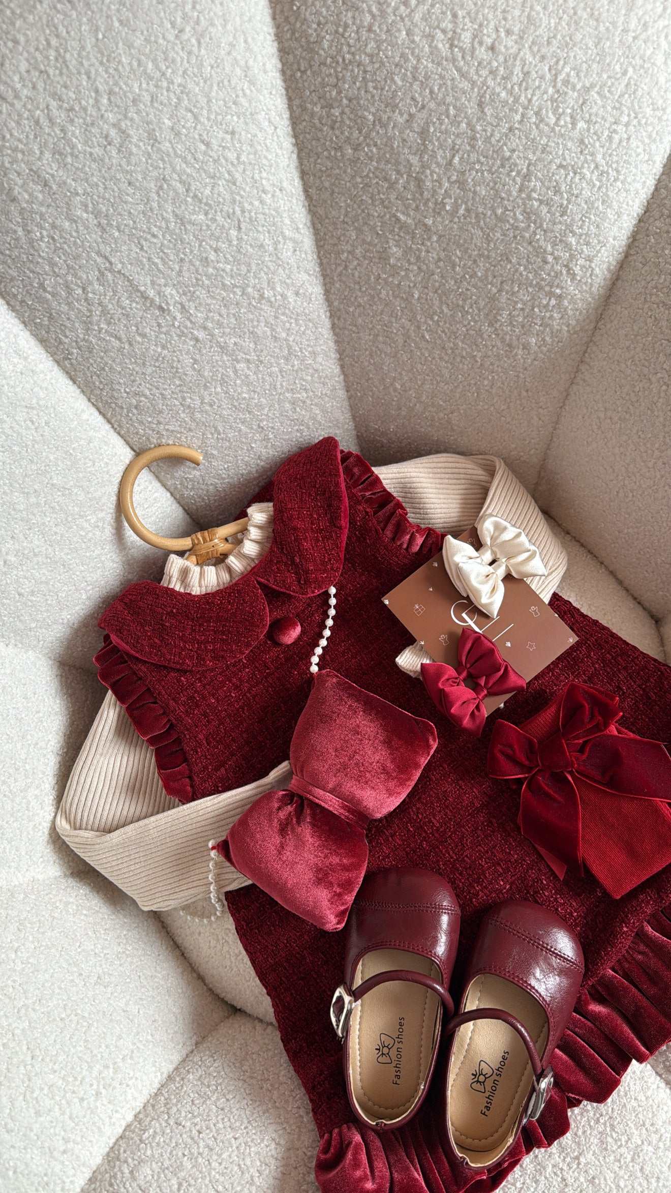 Outfit festivo en color vino