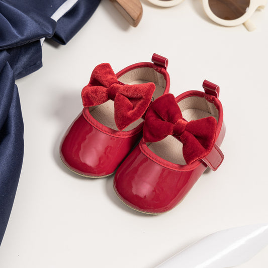 Zapatos de Charol Rojo con Lazo de Terciopelo – Colección Festiva