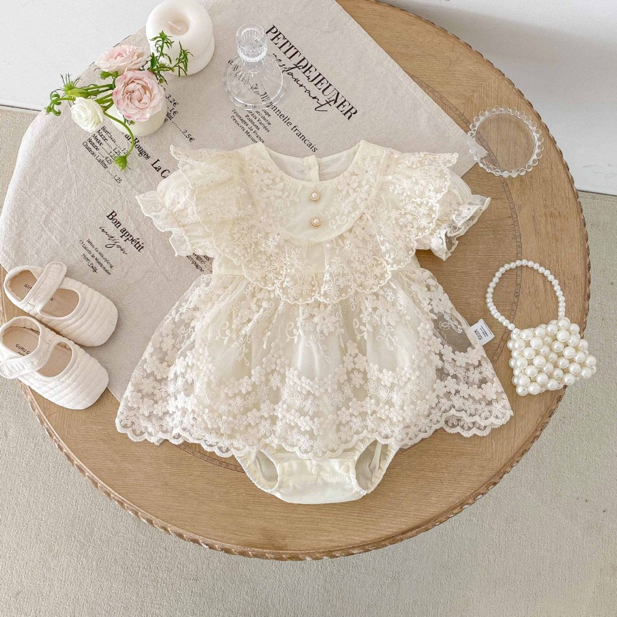 Vestido Ivory Encaje Premium con Perlas | Vestido de Encaje | Ropa de bebé y niña | El Closet de Emma Imagen principal del producto
