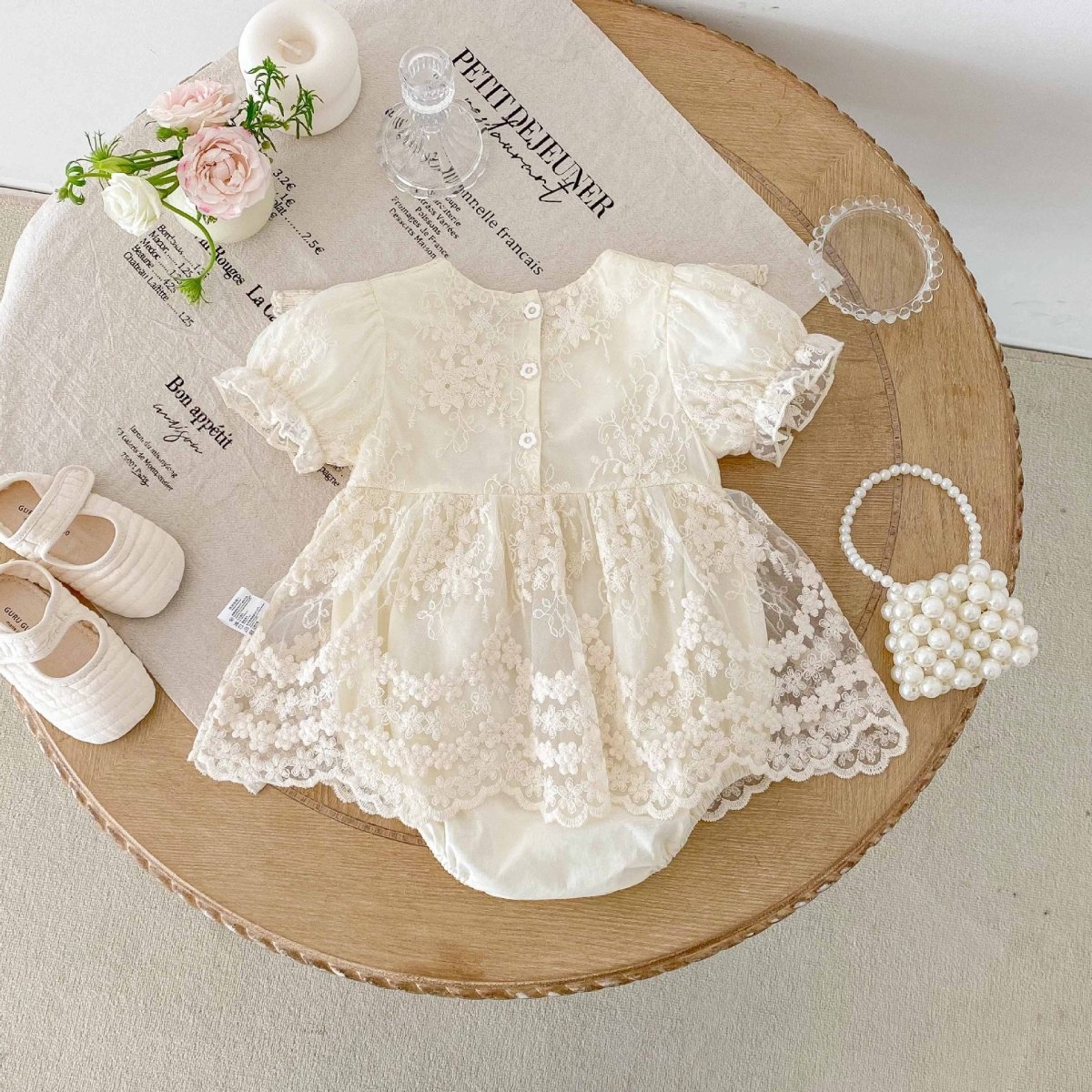 Vestido Ivory Encaje Premium con Perlas Imagen secundaria del producto