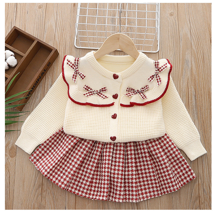 Conjunto Suéter con Lazos y Falda Cuadros Rojos – Colección Dulzura Invernal 🍒