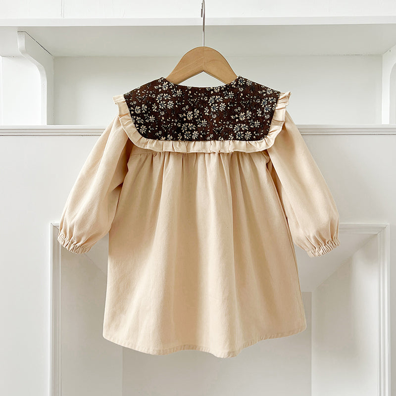 Abrigo Beige con Cuello Vintage de Flores