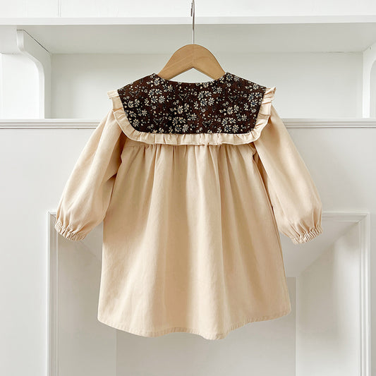 Abrigo Beige con Cuello Vintage de Flores