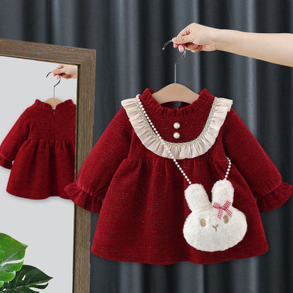 Vestido Burdeos Princesa con Cuello Volanado y Cartera Bunny