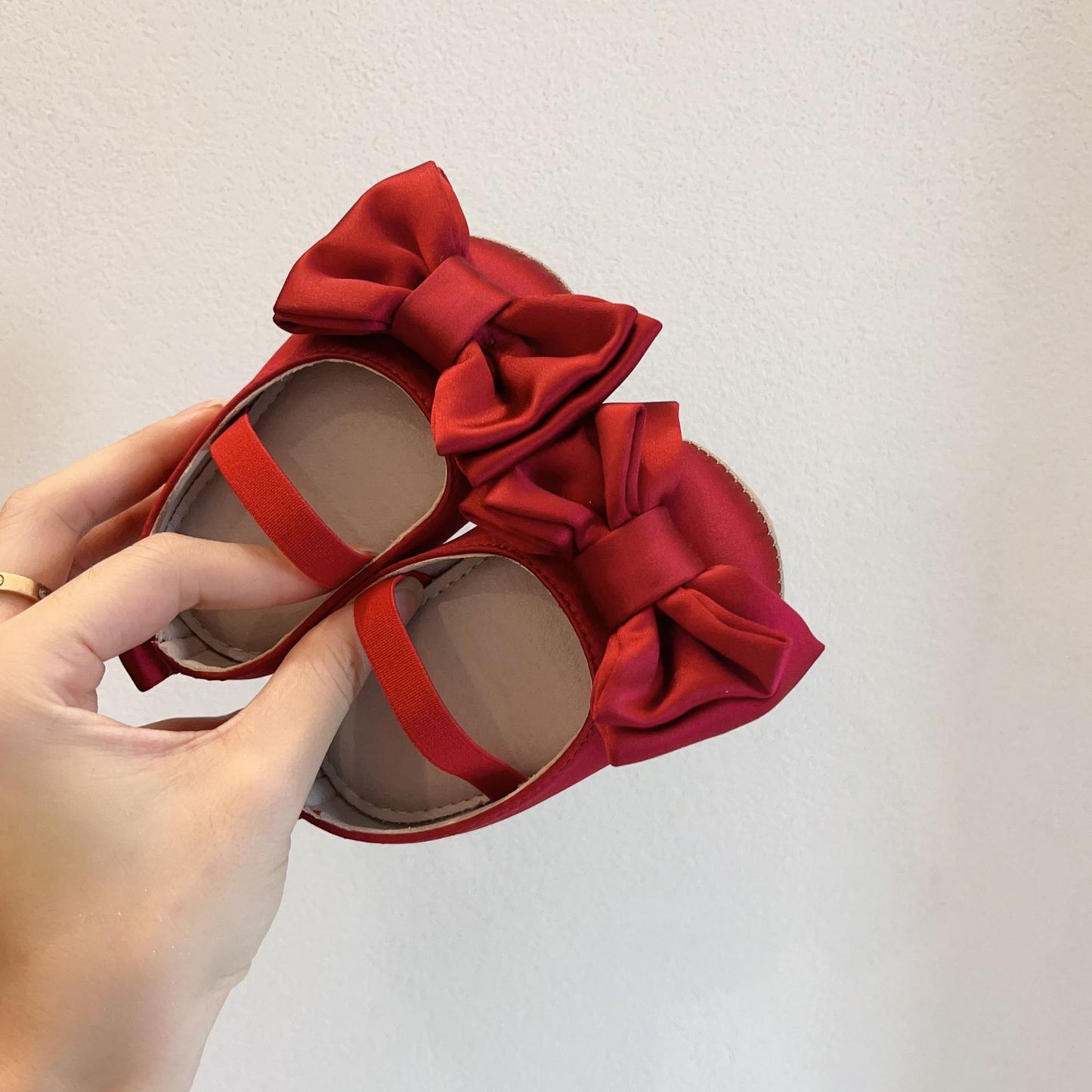 Zapatos de Satén con Lazo Rojo 🎀 – Colección Navidad