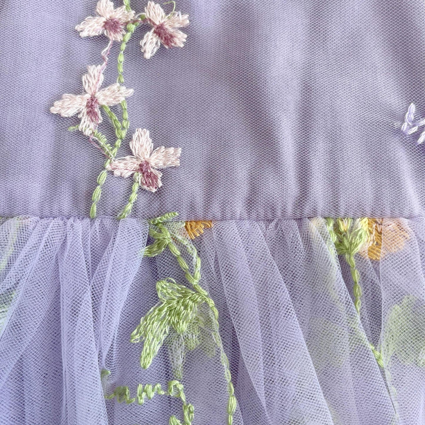 Vestido Lila con Tul Bordado – Modelo Lavender Bloom