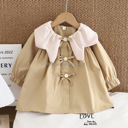 Abrigo Beige con Lazos y Cuello Peter Pan