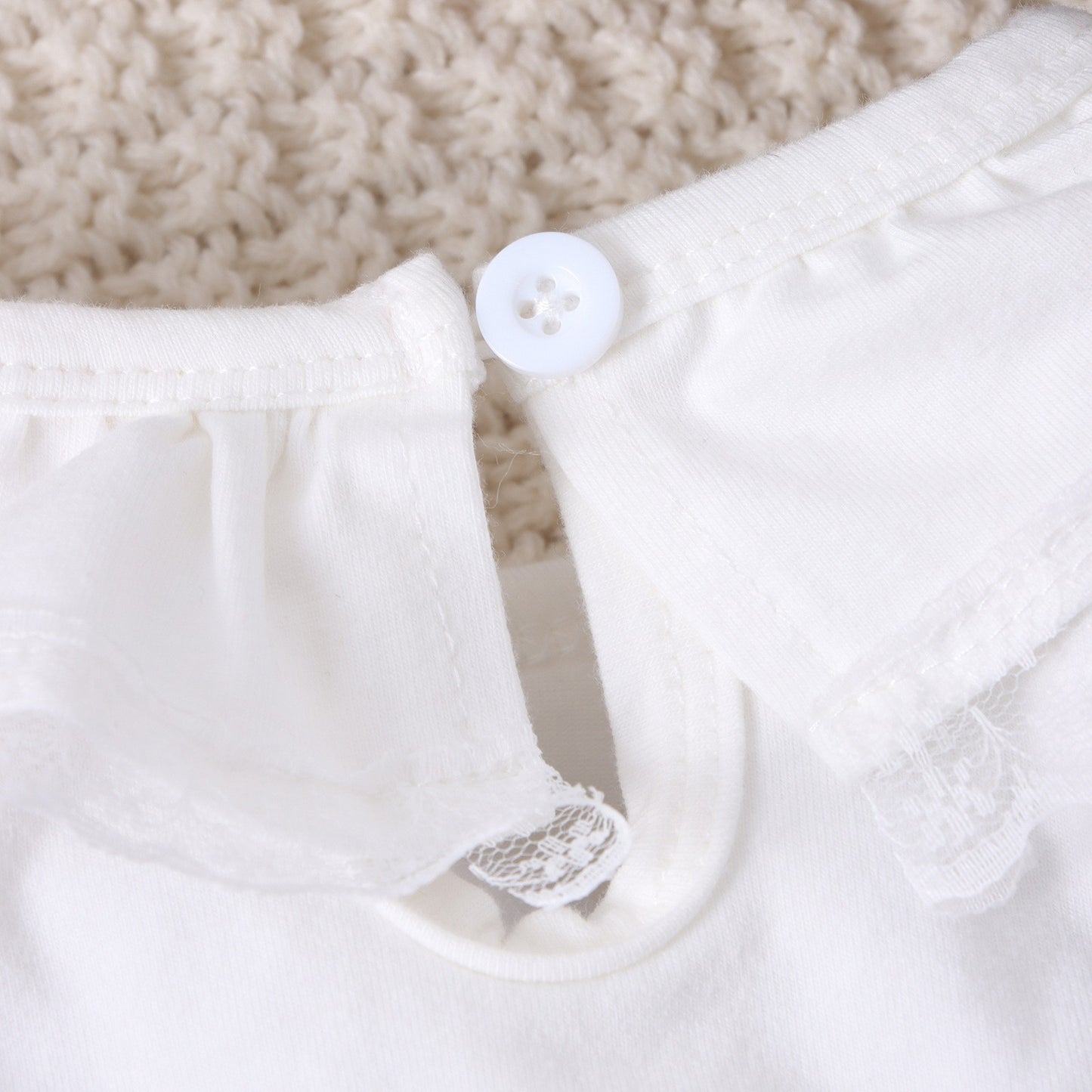 Conjunto con Blusa Blanca y Boina Verde para Bebé Niña