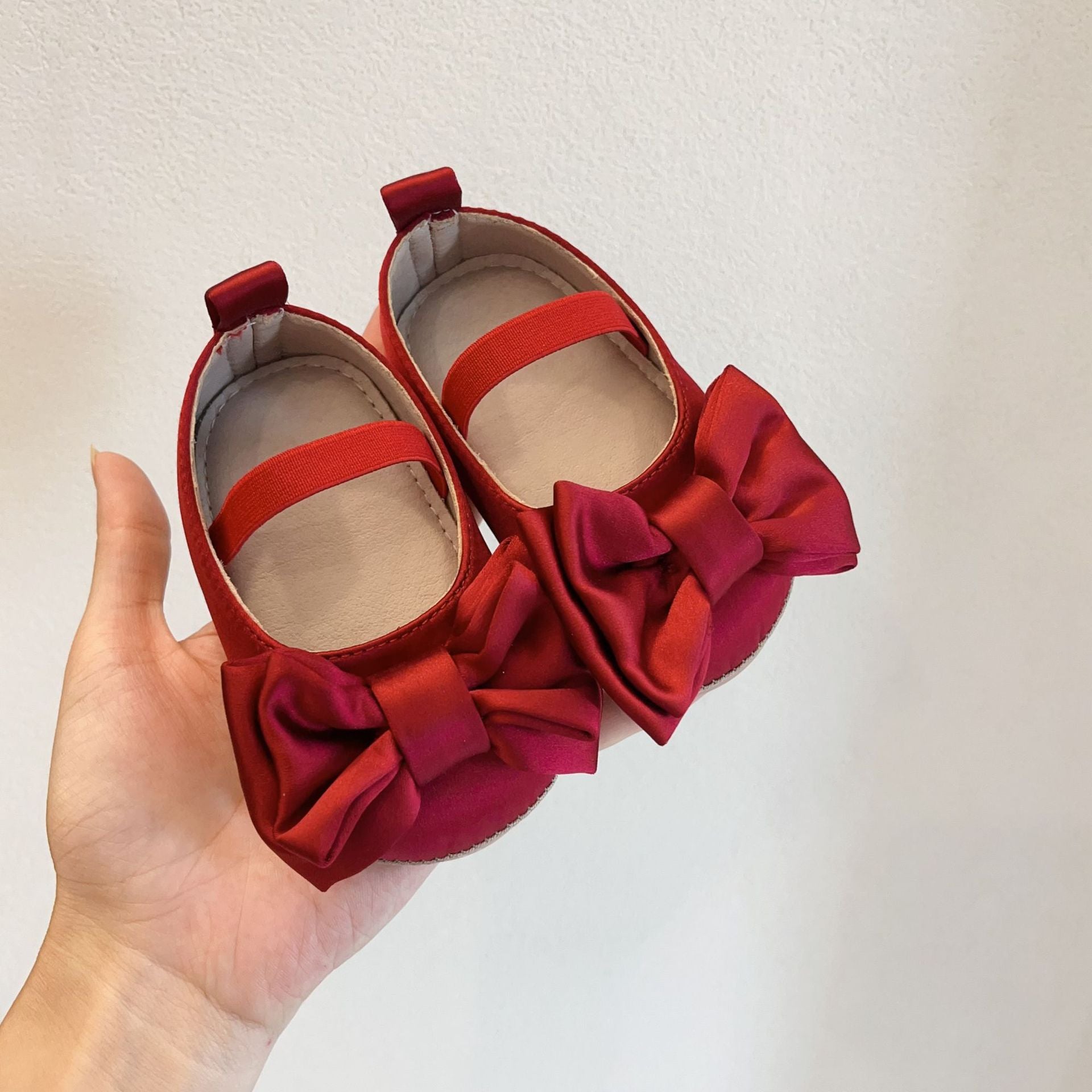 Zapatos de Satén con Lazo Rojo 🎀 – Colección Navidad