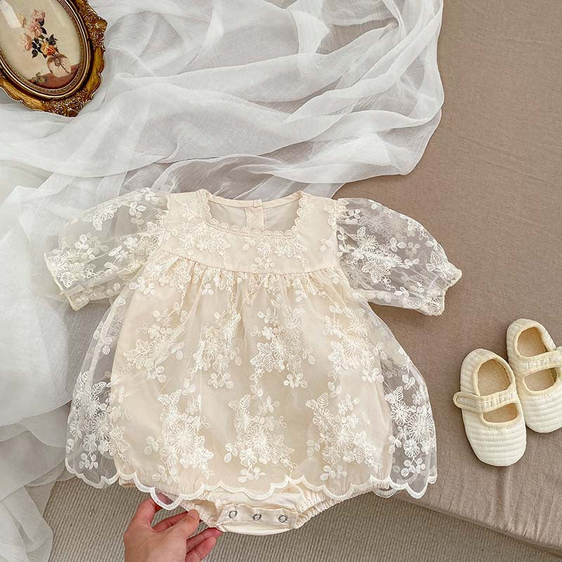Vestido Beige con Encaje Floral – Estilo Romántico para Bebé
