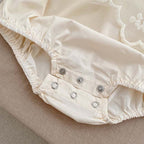 Vestido Beige con Encaje Floral – Estilo Romántico para Bebé