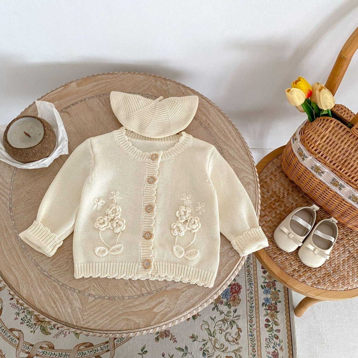 Cárdigan Crema con Flores en Relieve | Suéters | Ropa de bebé y niña | El Closet de Emma