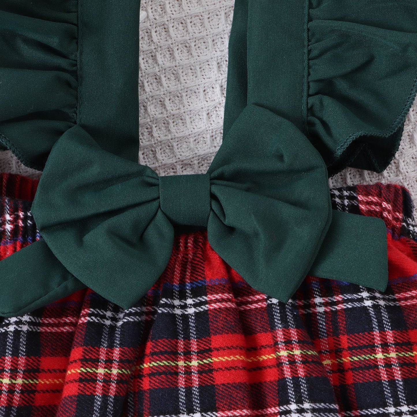 Conjunto con Blusa Blanca y Boina Verde para Bebé Niña