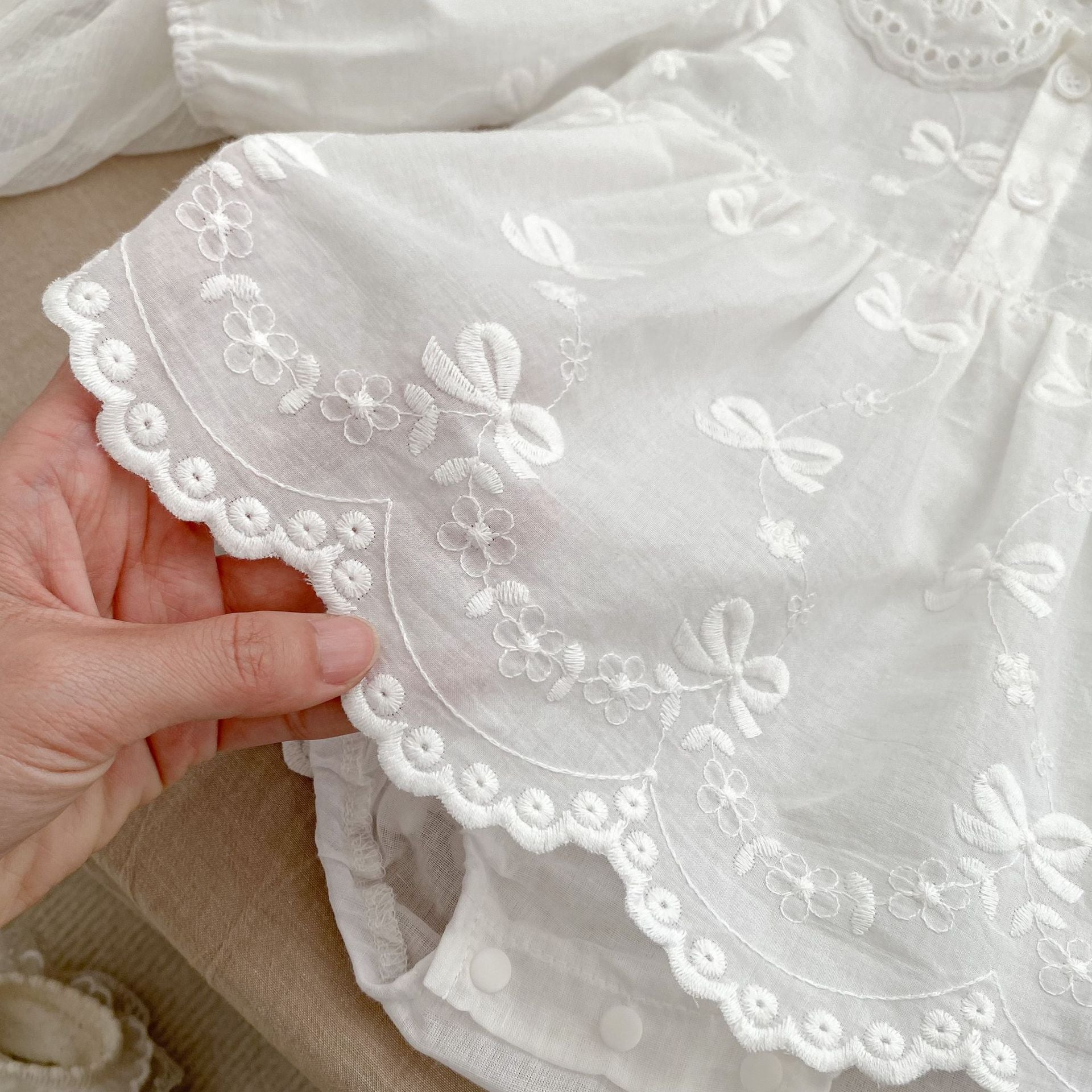 Vestido Body Blanco Bordado – Colección Pureza y Encanto 👼🏻✨