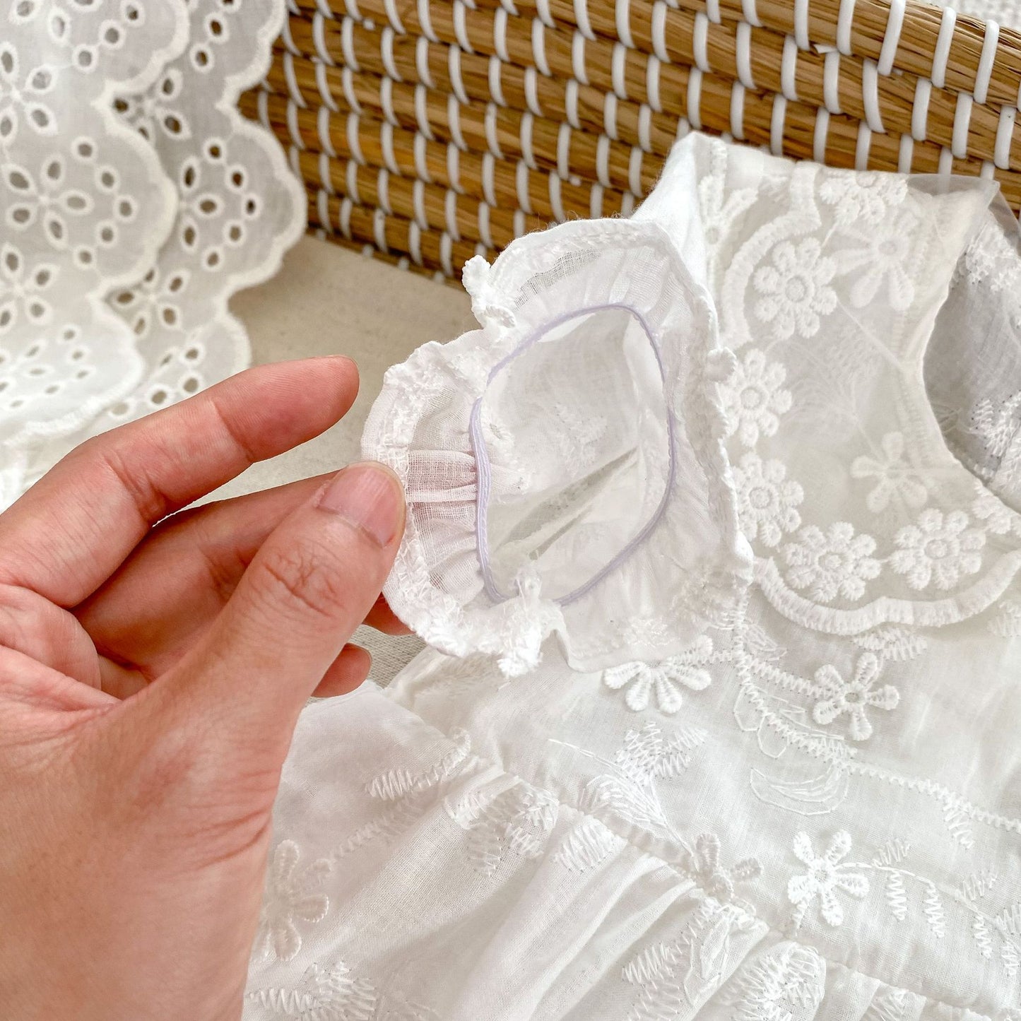 Vestido Ivory Encaje Floral – Con Gorro