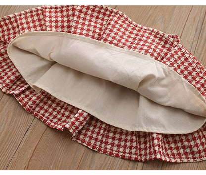 Conjunto Suéter con Lazos y Falda Cuadros Rojos – Colección Dulzura Invernal 🍒