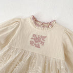 Enterizo Vintage con Encaje Floral y Cuello Rizado