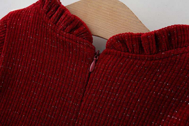 Vestido Burdeos Princesa con Cuello Volanado y Cartera Bunny