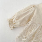 Enterizo Vintage con Encaje Floral y Cuello Rizado