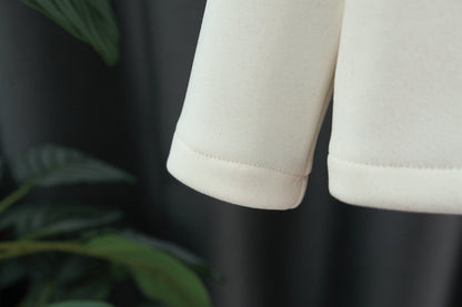 Vestido Burdeos Elegante con Lazo Perlado