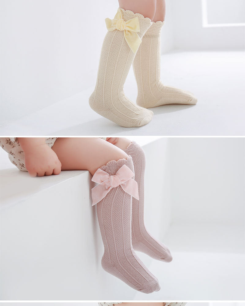 Medias Altas con Lazo de Terciopelo Beige – Colección Encanto de Princesa 👑