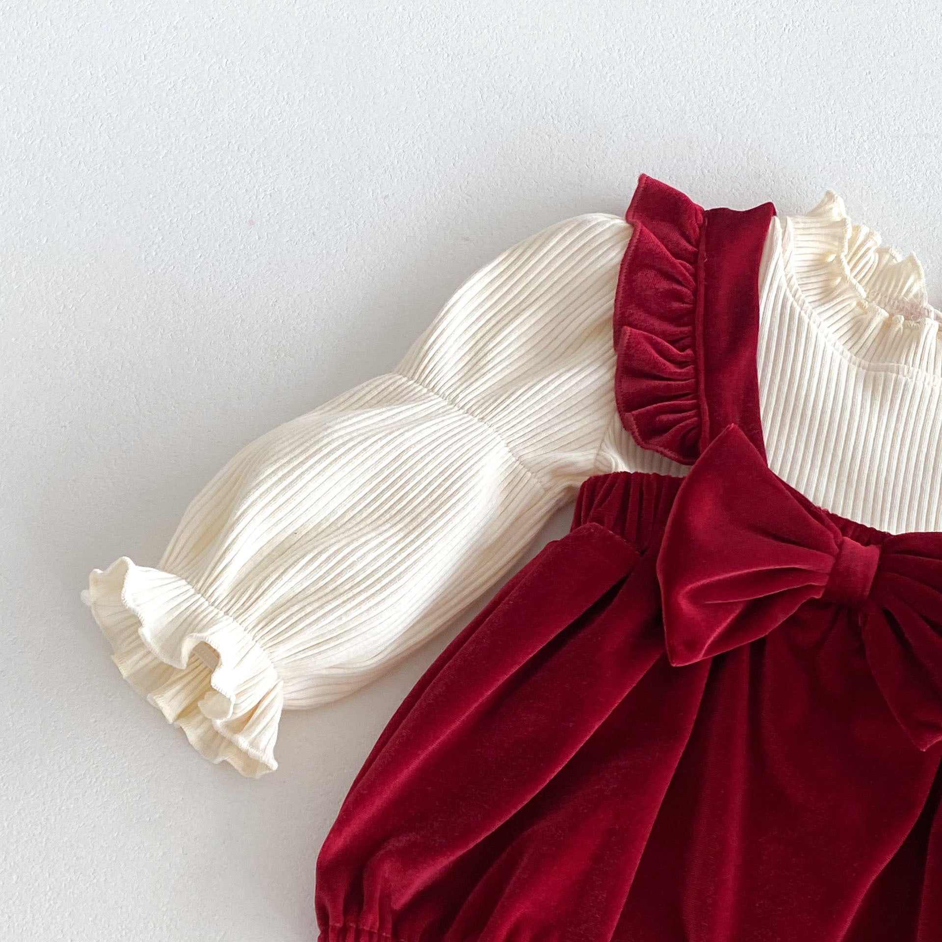 Romper Conjunto Velvet Rojo – Tirantes y Lazo