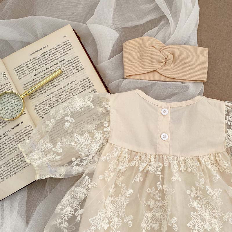 Vestido Beige con Encaje Floral – Estilo Romántico para Bebé