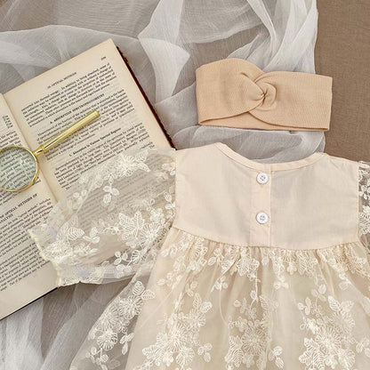 Vestido Beige con Encaje Floral – Estilo Romántico para Bebé