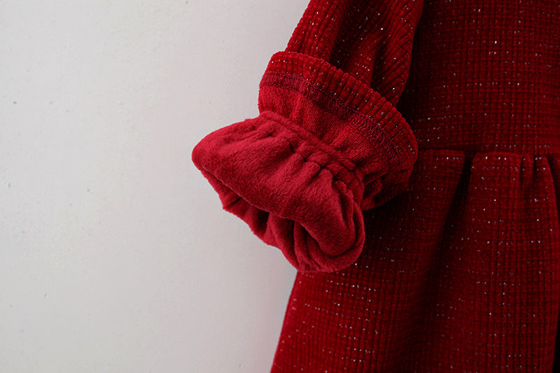 Vestido Burdeos Princesa con Cuello Volanado y Cartera Bunny