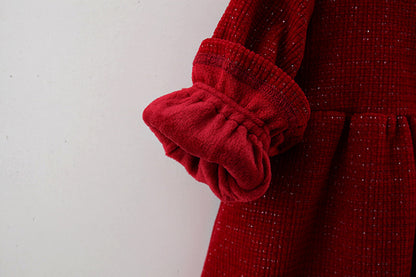 Vestido Burdeos Princesa con Cuello Volanado y Cartera Bunny