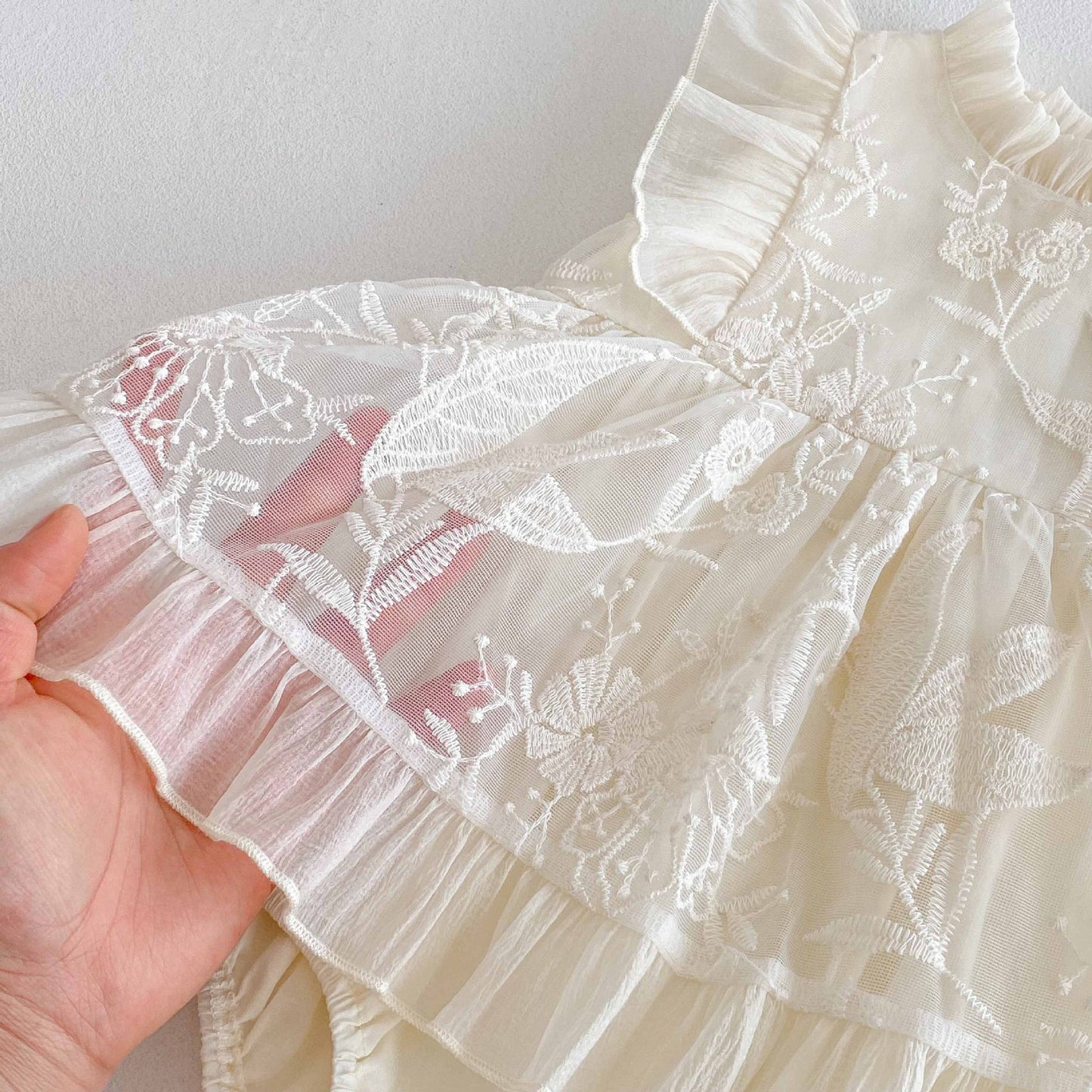 Romper Vestido Ivory Bordado Floral – Encanto Delicado