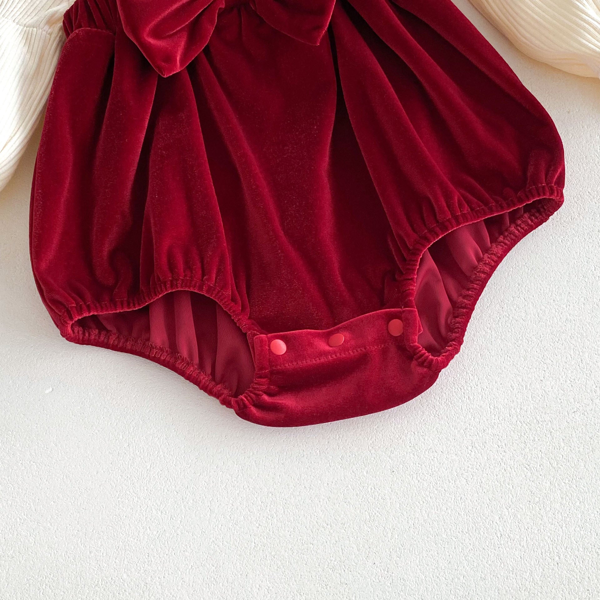 Romper Conjunto Velvet Rojo – Tirantes y Lazo