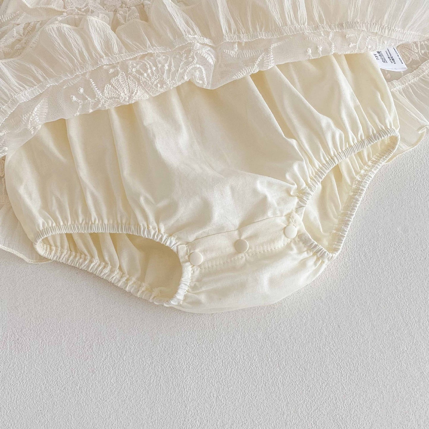 Romper Vestido Ivory Bordado Floral – Encanto Delicado