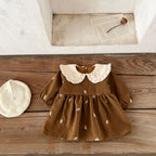 Vestido Marrón Bordado Floral – Cuello Blanco