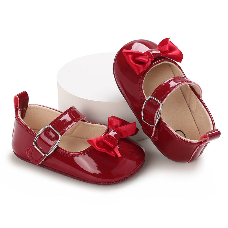 Zapatos de Charol Rojo con Hebilla y Lazo – Colección Navidad y Eventos Imagen secundaria del producto