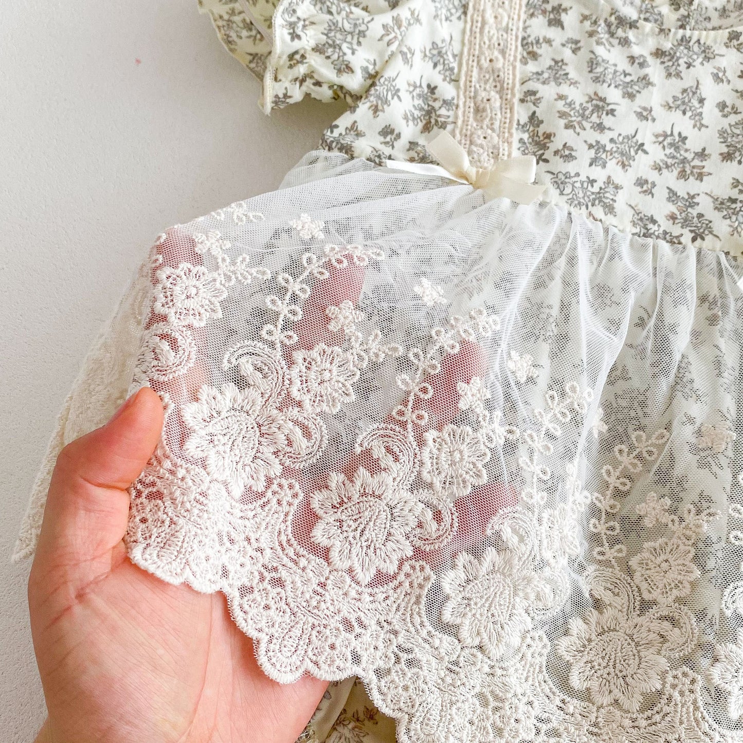 Romper Vestido Floral Vintage con Encaje – Con Gorro