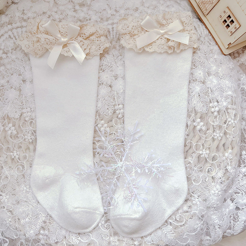 Medias Blancas con Encaje y Lazo – Colección Encanto Clásico 👑💫 Imagen principal del producto
