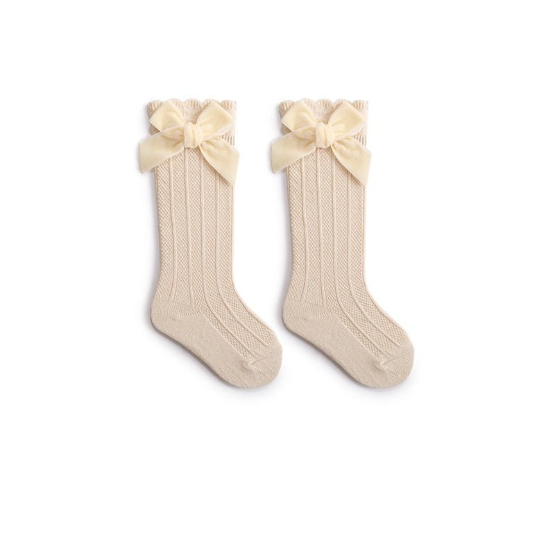 Medias Altas con Lazo de Terciopelo Beige – Colección Encanto de Princesa 👑