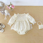 Vestido de Manga Larga en Encaje Bordado Marfil para Bebé Niña | Vestido de Encaje | Ropa de bebé y niña | El Closet de Emma