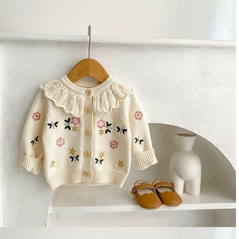 Chompa Tejida Floral para Bebé Niña Color Marfil | Cardigan Elegante de Invierno Imagen secundaria del producto