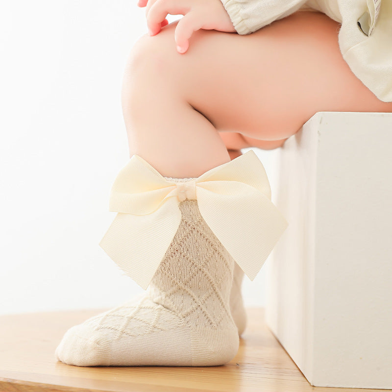 Medias Crema con Lazo Grande – Detalle Romántico