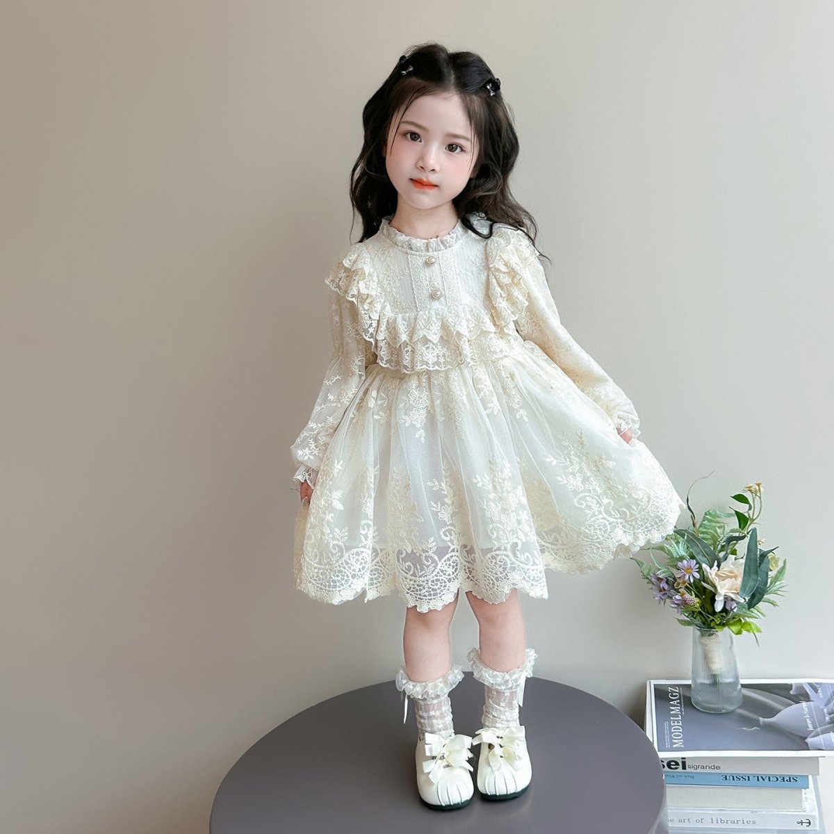 Vestido de Manga Larga en Encaje Floral Marfil con Cuello Alto para Niña | Vestido | Ropa de bebé y niña | El Closet de Emma