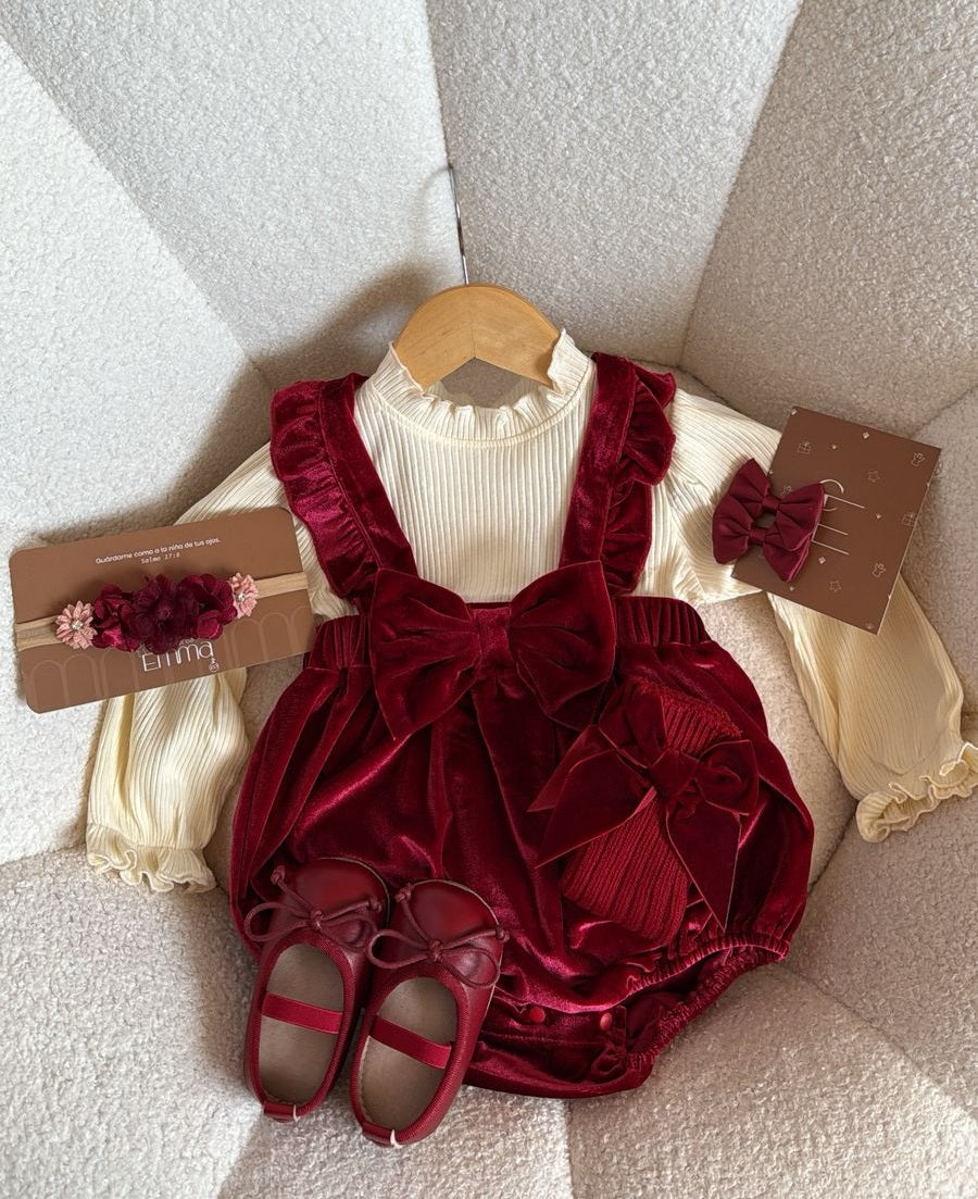 Outfit completo Romper Conjunto Velvet Rojo – Tirantes y Lazo