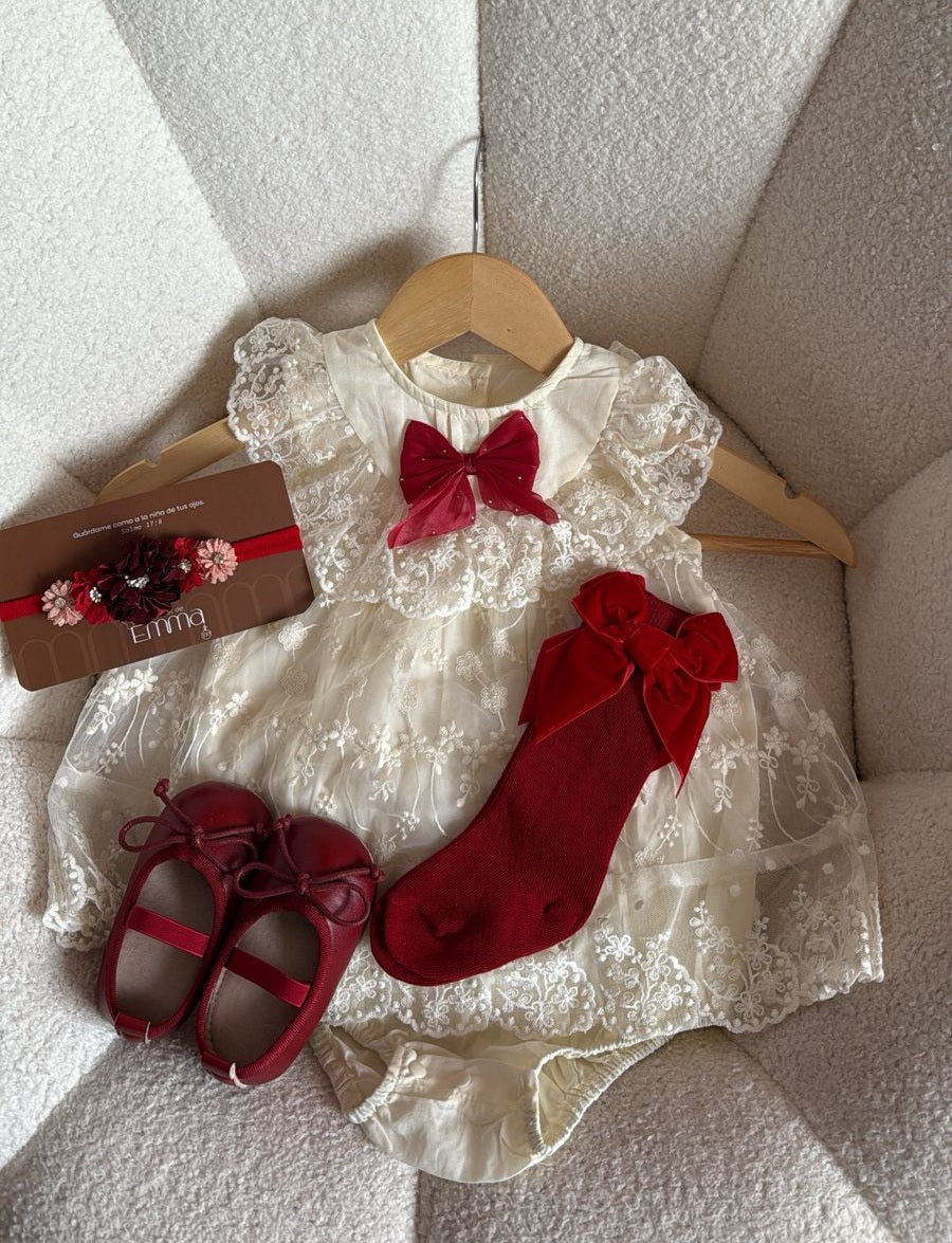 Outfit completo Romper Vestido Ivory Encaje Floral – Lazo Rojo