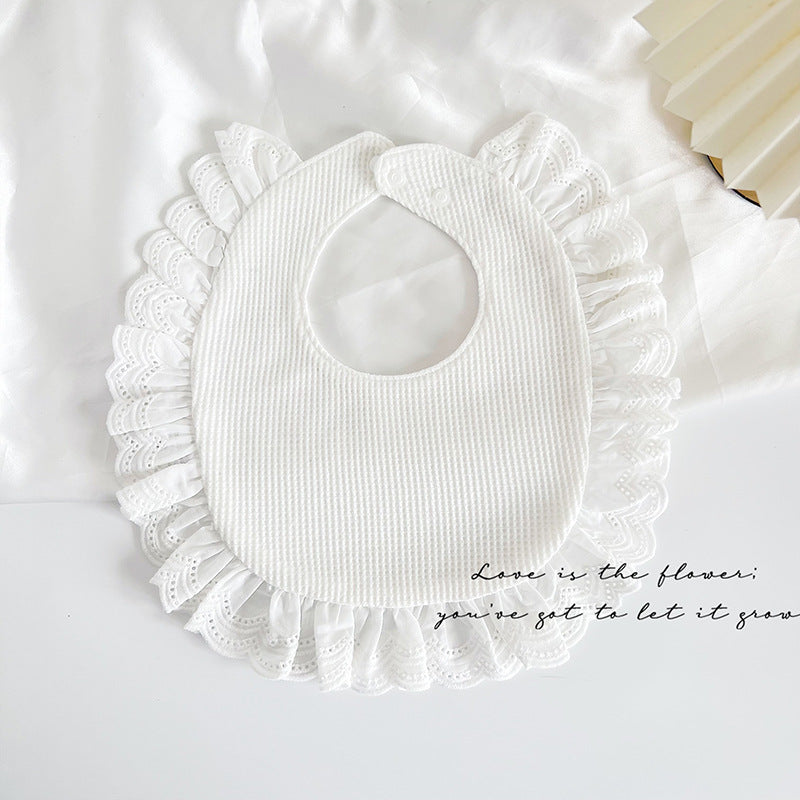 Babero Elegante para Bebé con Encaje Blanco Imagen principal del producto