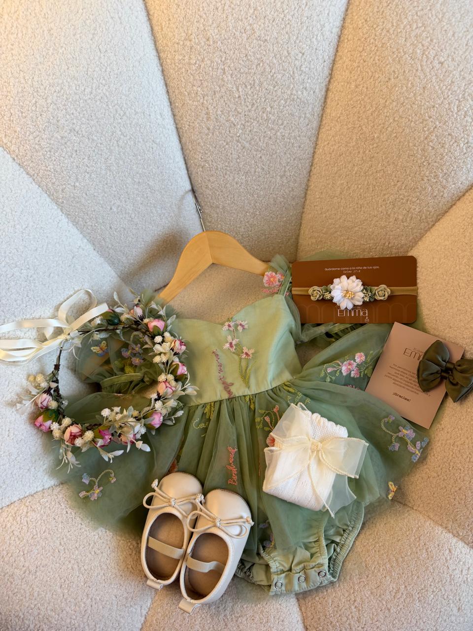 Outfit completo Vestido Verde Encantado con Bordados Florales